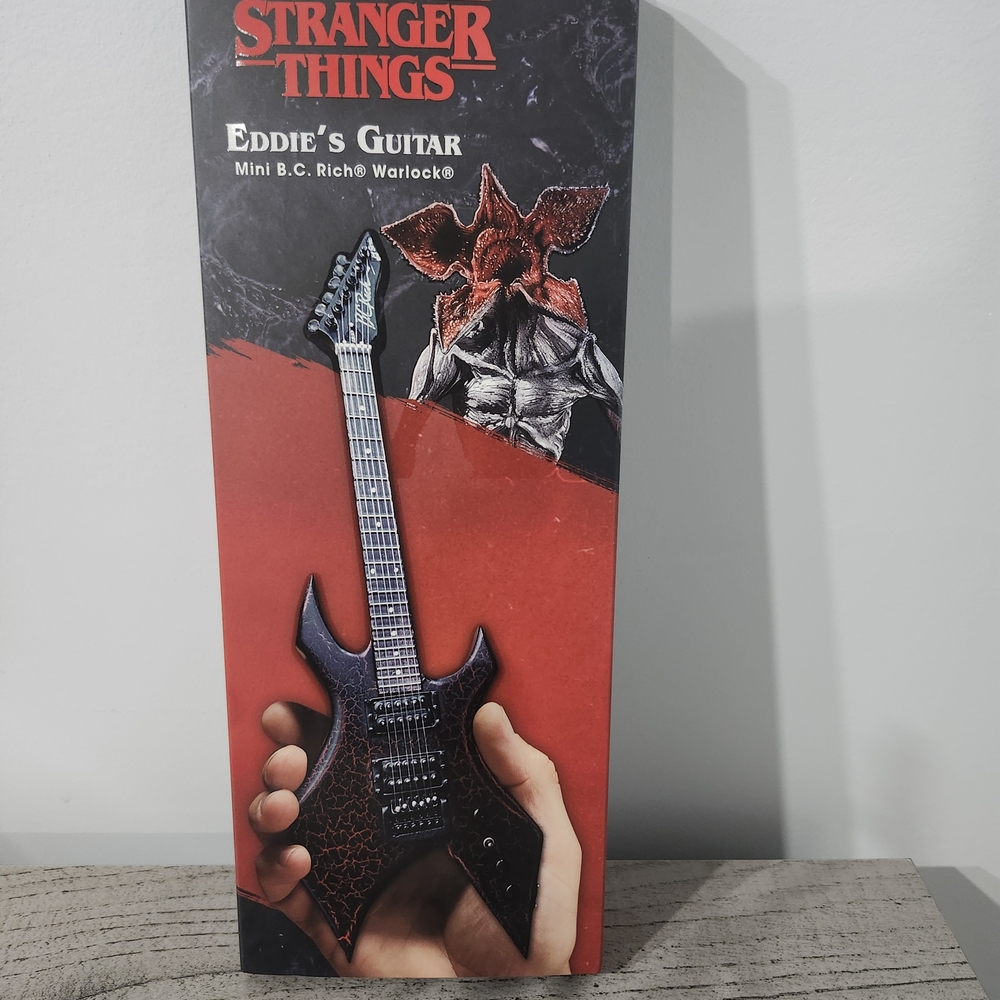 Stranger Things Eddie's Mini Guitar